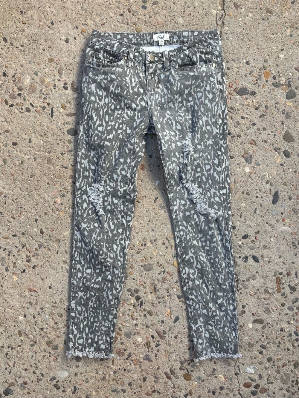 Easel Los Angeles Gray and White Animal Print Distressed Skinny Jeans Small